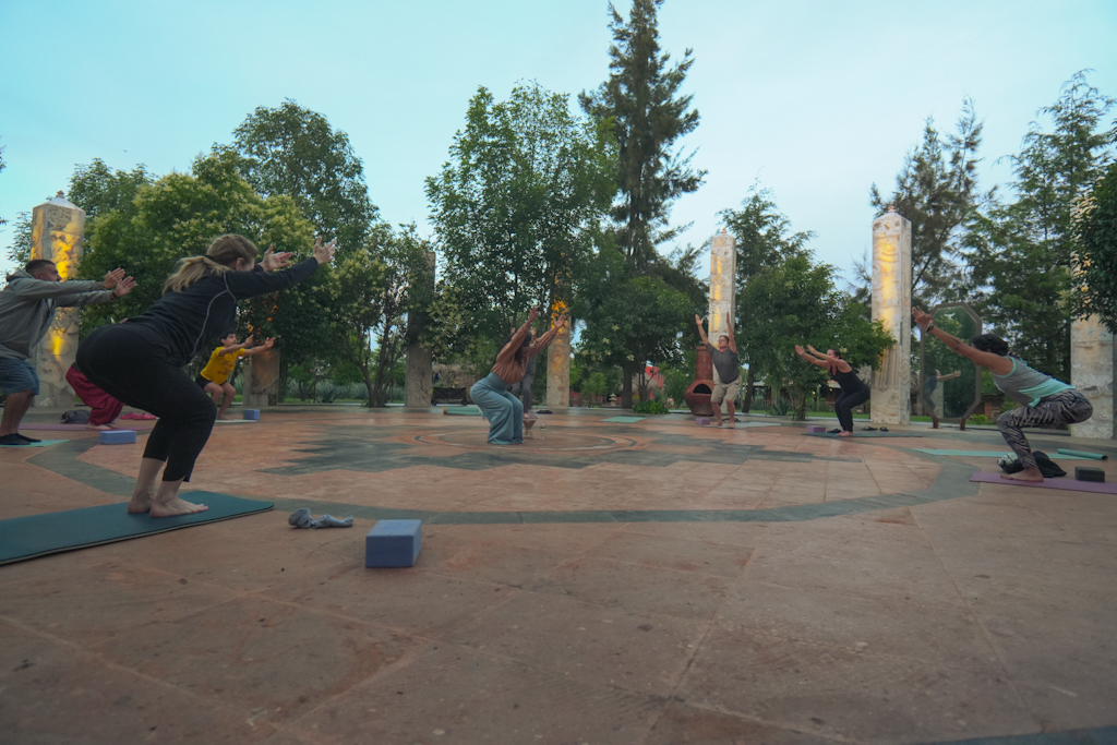 Sesión de Yoga en la finca El Péndulo